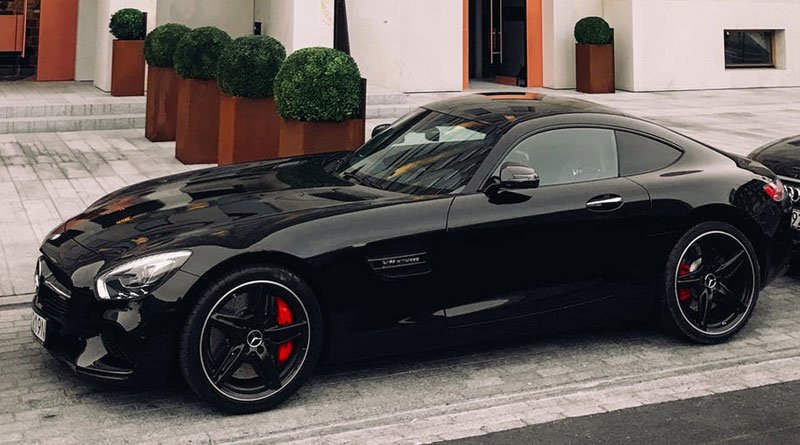 This New Charging System Lets Electric Cars Pay For Themselves